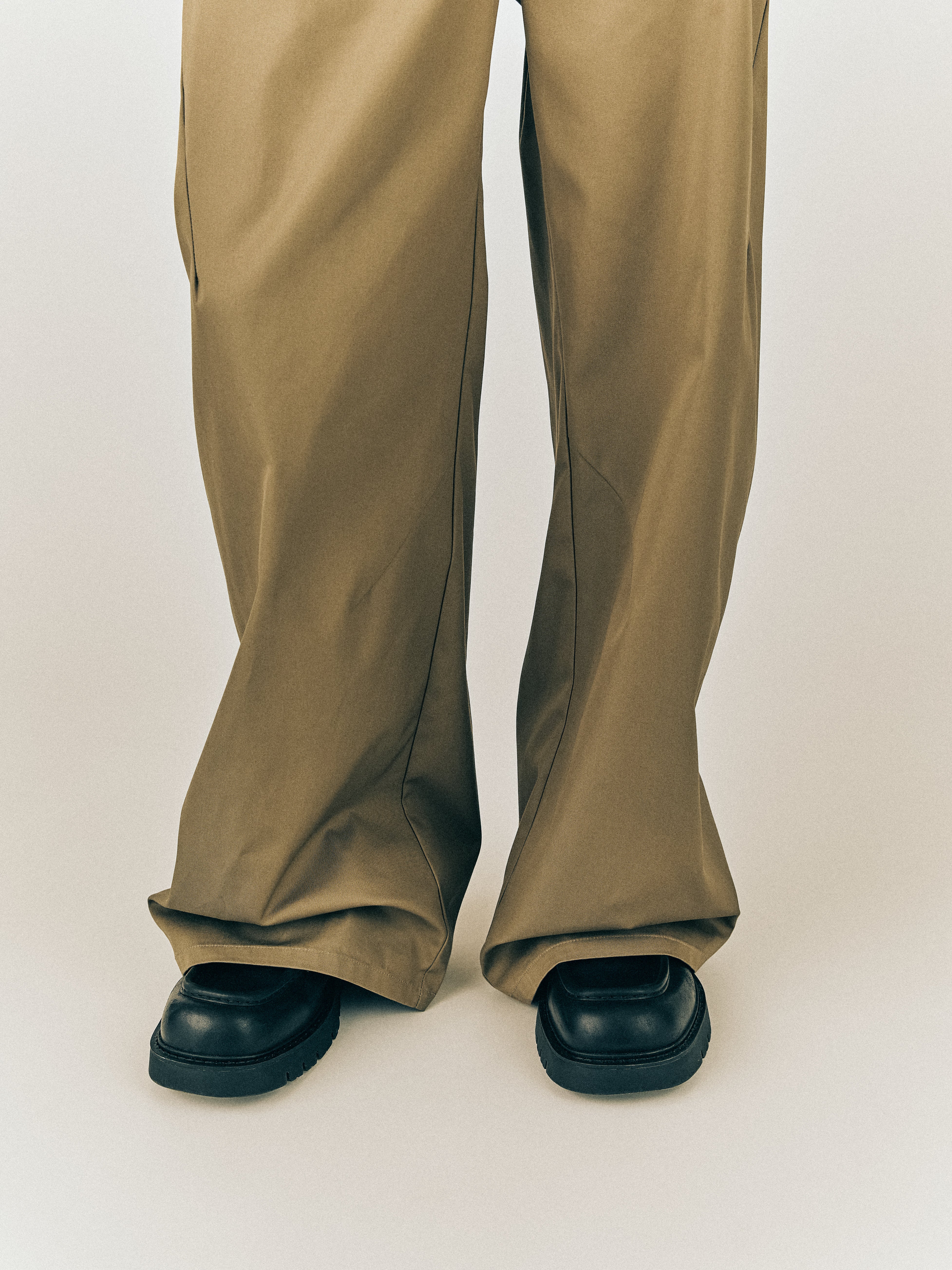 パンツ vuja de ISAAC TECH CHINO PANTS IN TAN ISAAC TECH CHINO PANTS IN TAN – VUJA DÉ