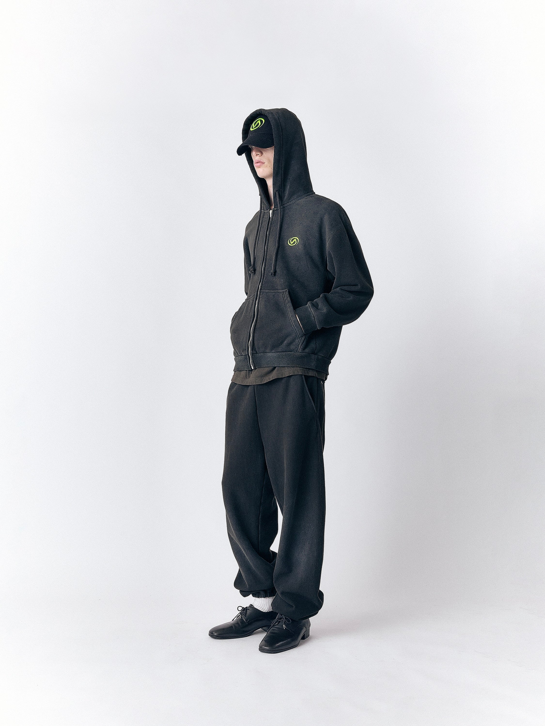 VUJADE ヴジャデ　DAXDESTROYEDAFFIXCARGOSHORTS Tailored Selvedge Jeans in Japanese Denim – VUJA DÉ