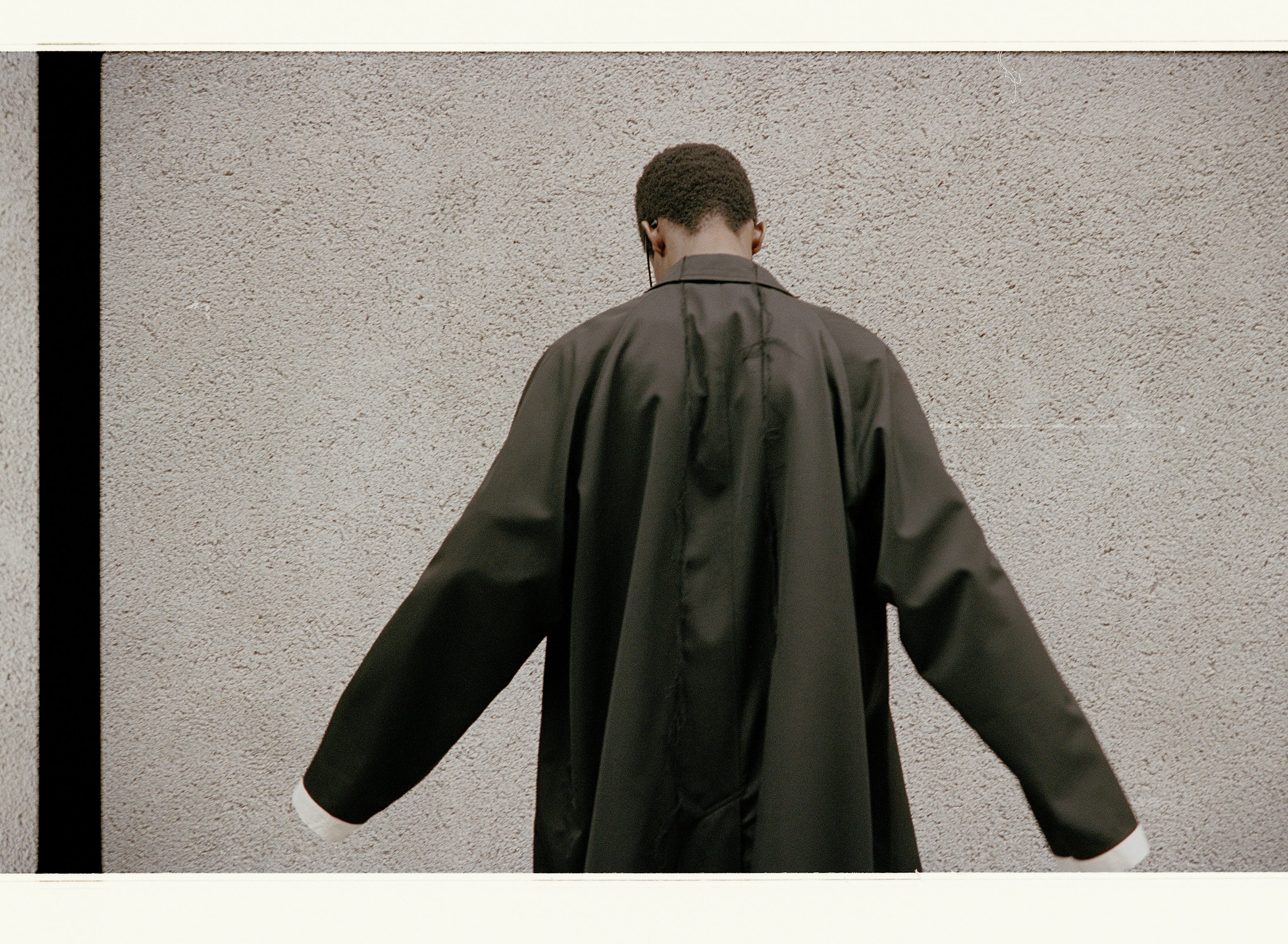 The “Lien” Virgin Wool Coat in matte black – VUJA DÉ