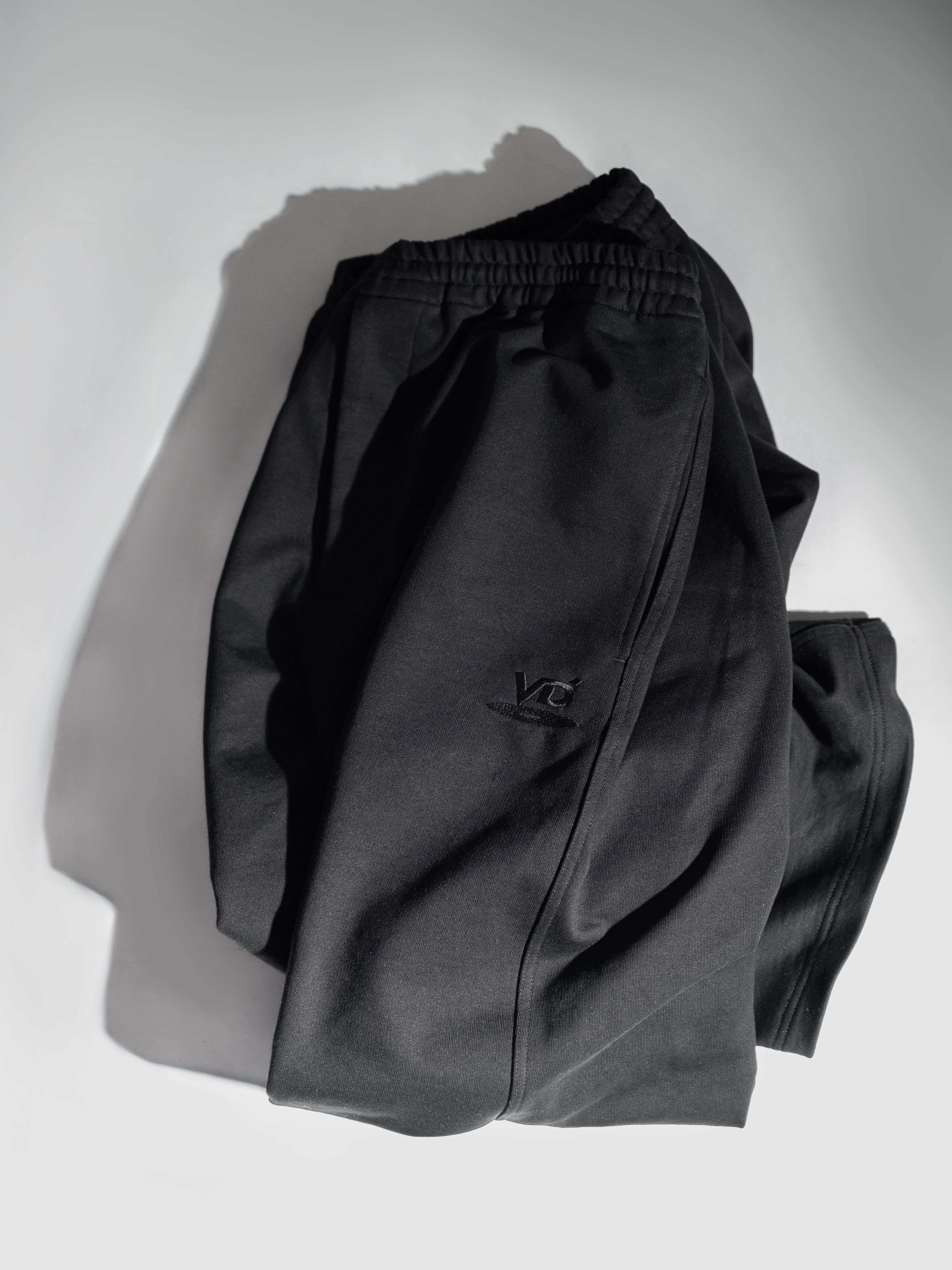 VD HEAVYWEIGHT DARTED SWEATPANTS – VUJA DÉ
