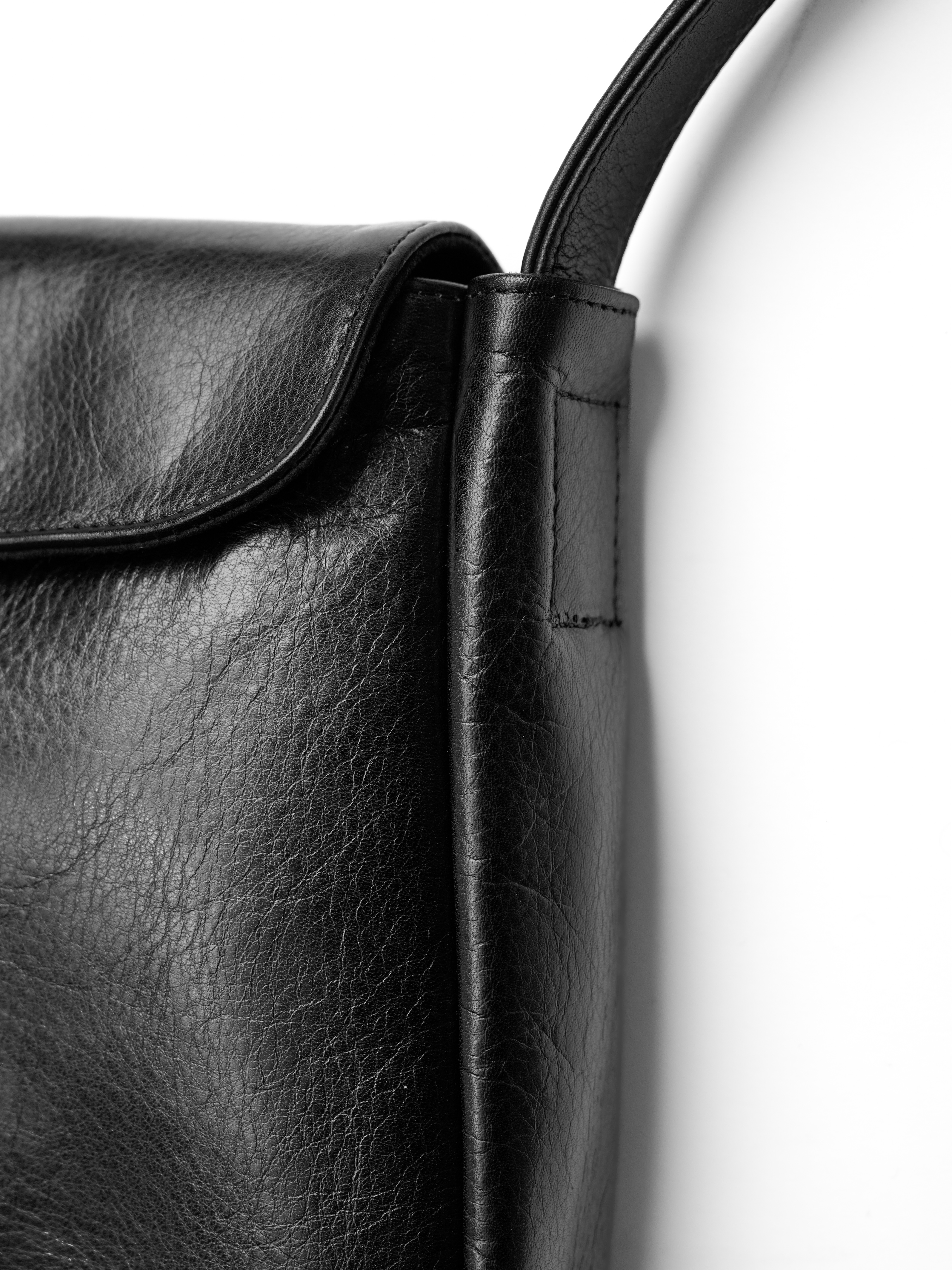 Passenger Leather Bag in Full Grain Leather – VUJA DÉ