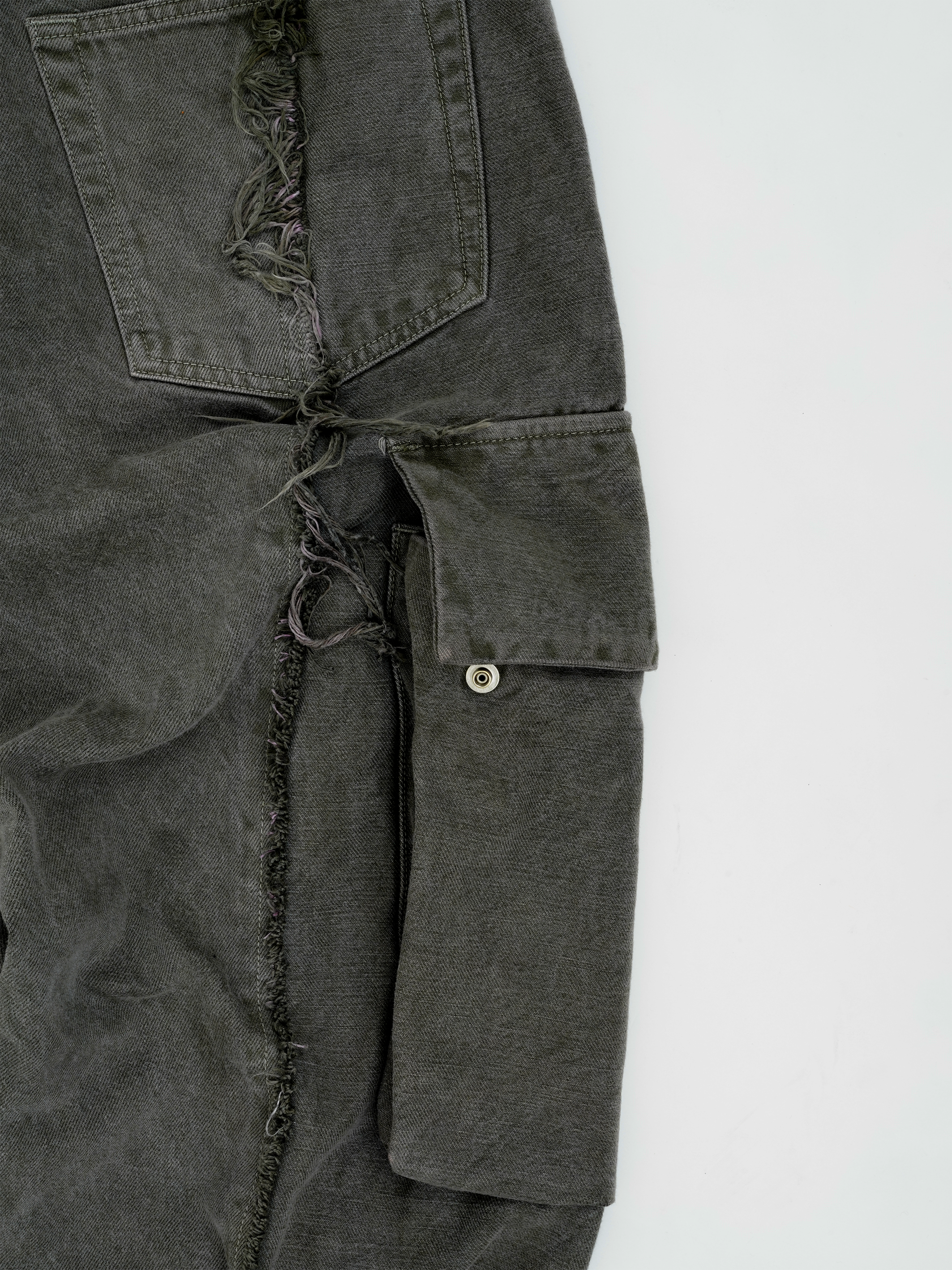 パンツ VUJADE007 Diviser Cargo Pants Vuja de The “Diviser” Inside-Out Denim Cargo Pants – VUJA DÉ