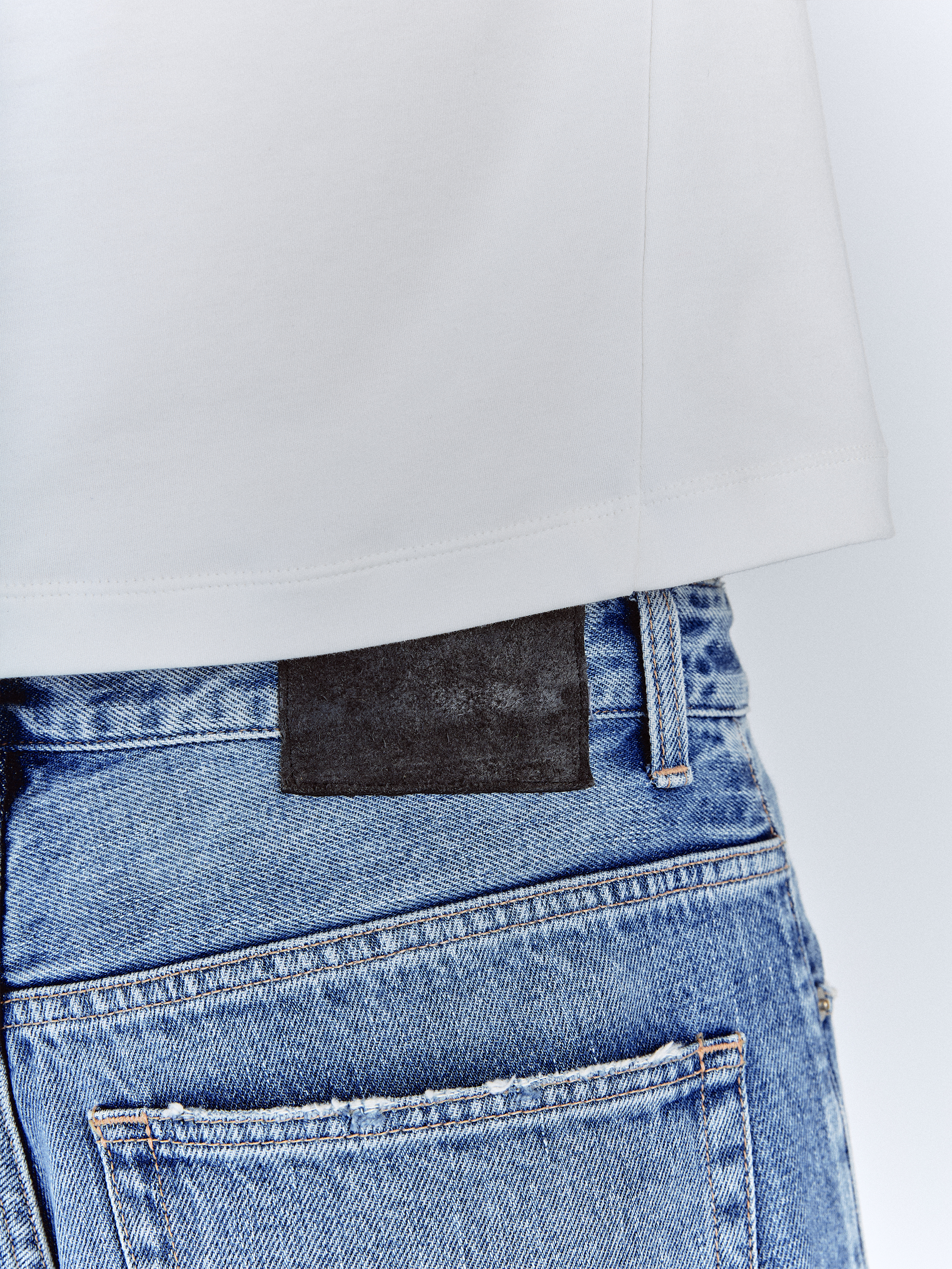 パンツ STEVE DISTRESSED SELVEDGE JEANS IN DENIM STEVE パンツ STEVE DISTRESSED SELVEDGE JEANS IN DENIM STEVE